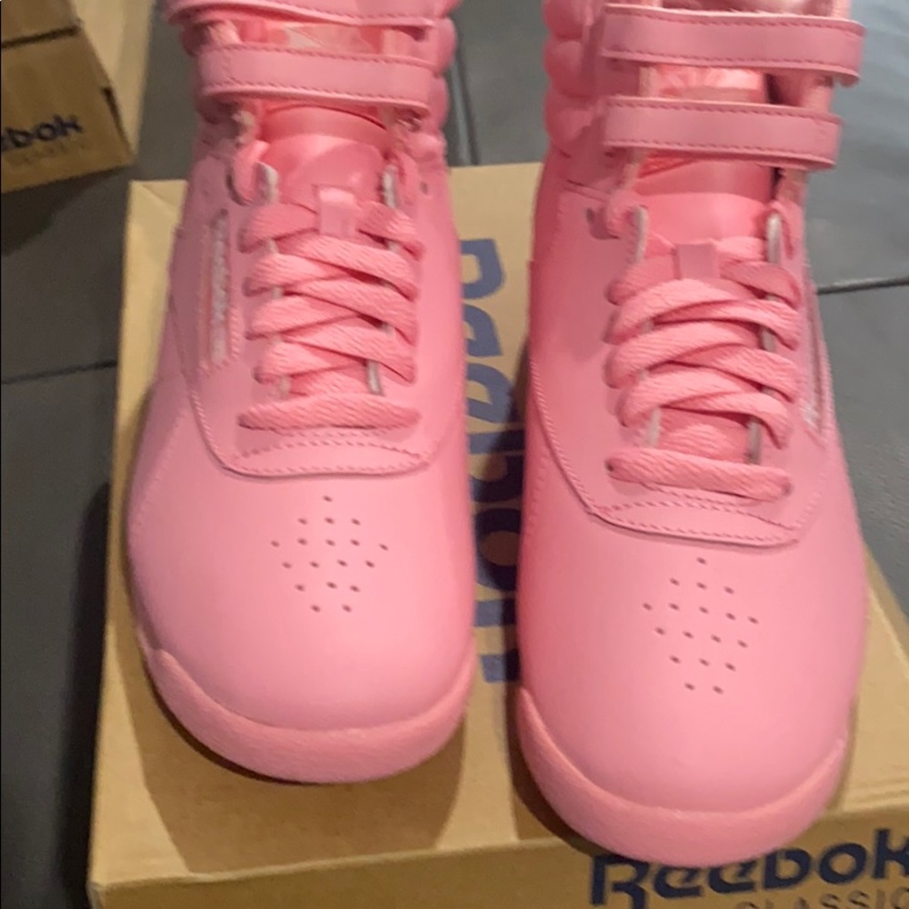 Squad pink / white hi top Reebok